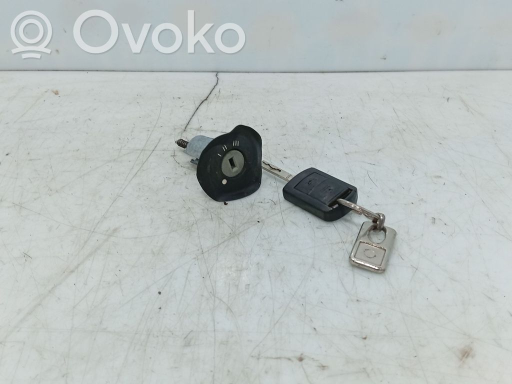 Opel Corsa C Užvedimo spynelė 