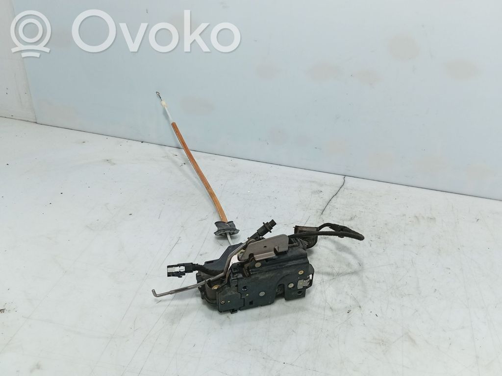 Audi A2 Priekšpusē slēdzene 