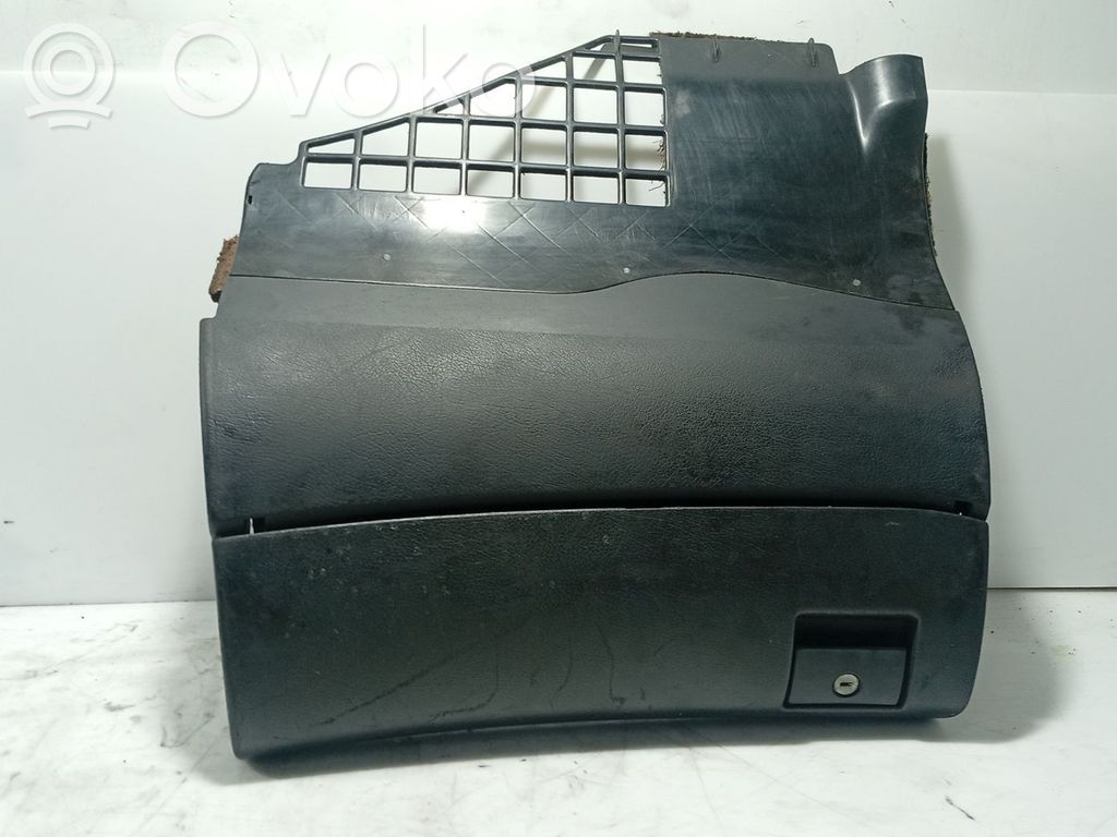 Guantera   8D1858142BE5