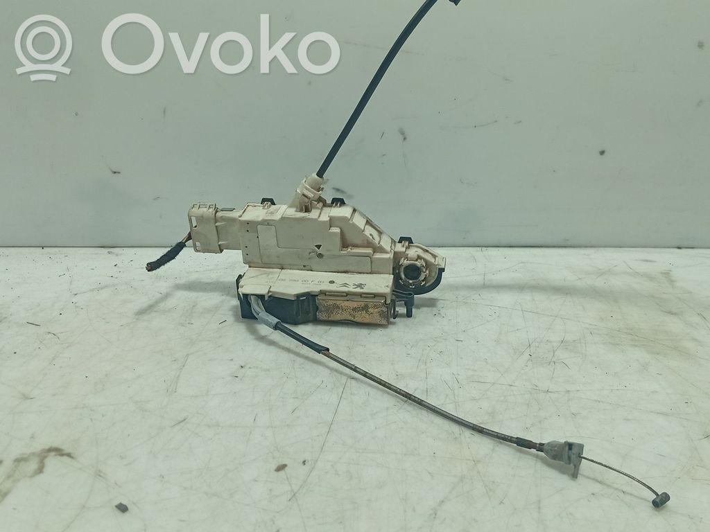 Citroen C4 I Picasso Front door lock 