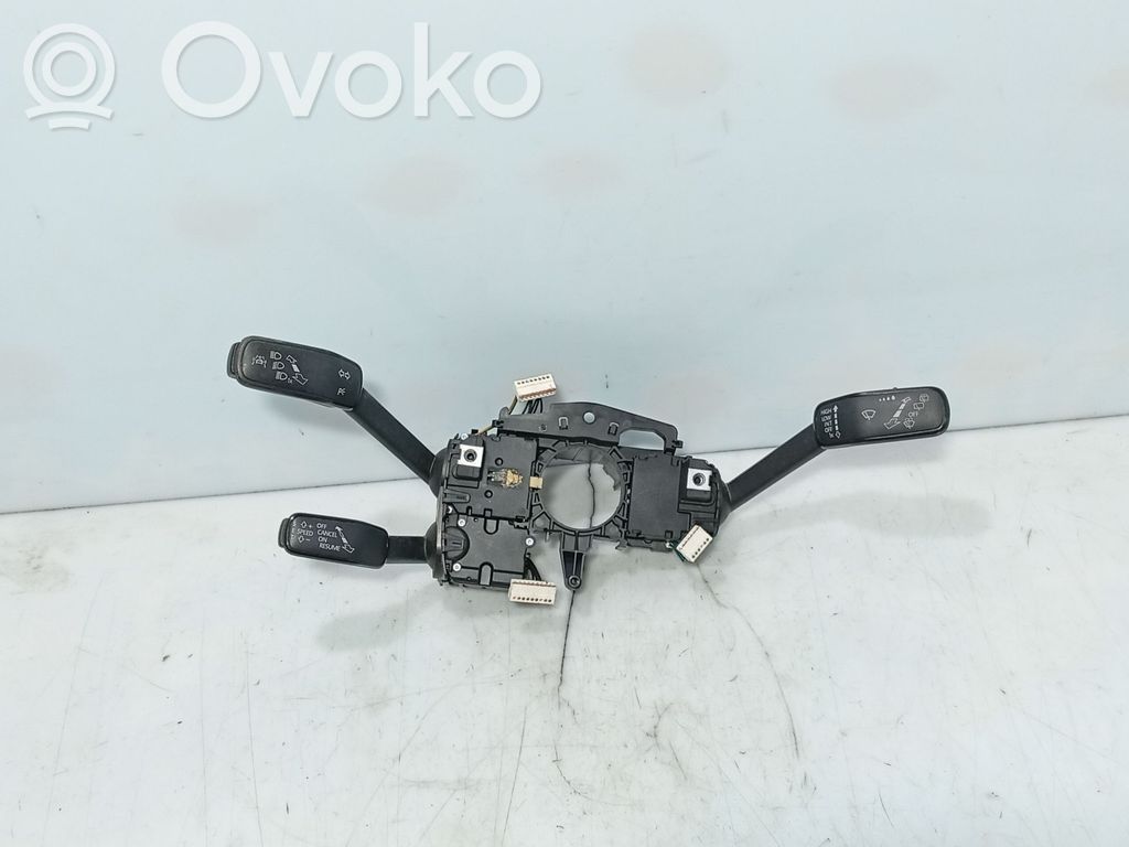 Seat Leon (5F) Steering wheel buttons/switches 