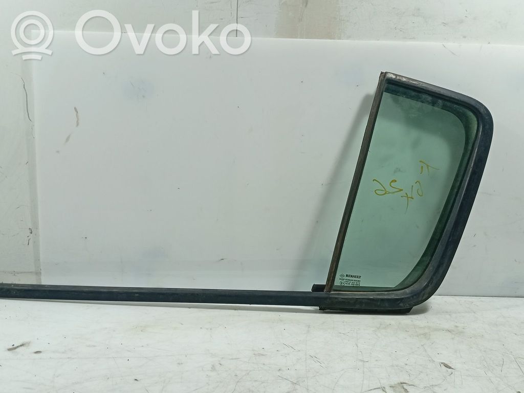 Renault Clio III Vidrio lateral trasero 