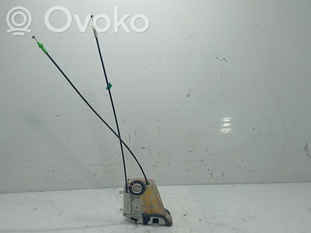 Toyota Yaris Zamek drzwi tylnych