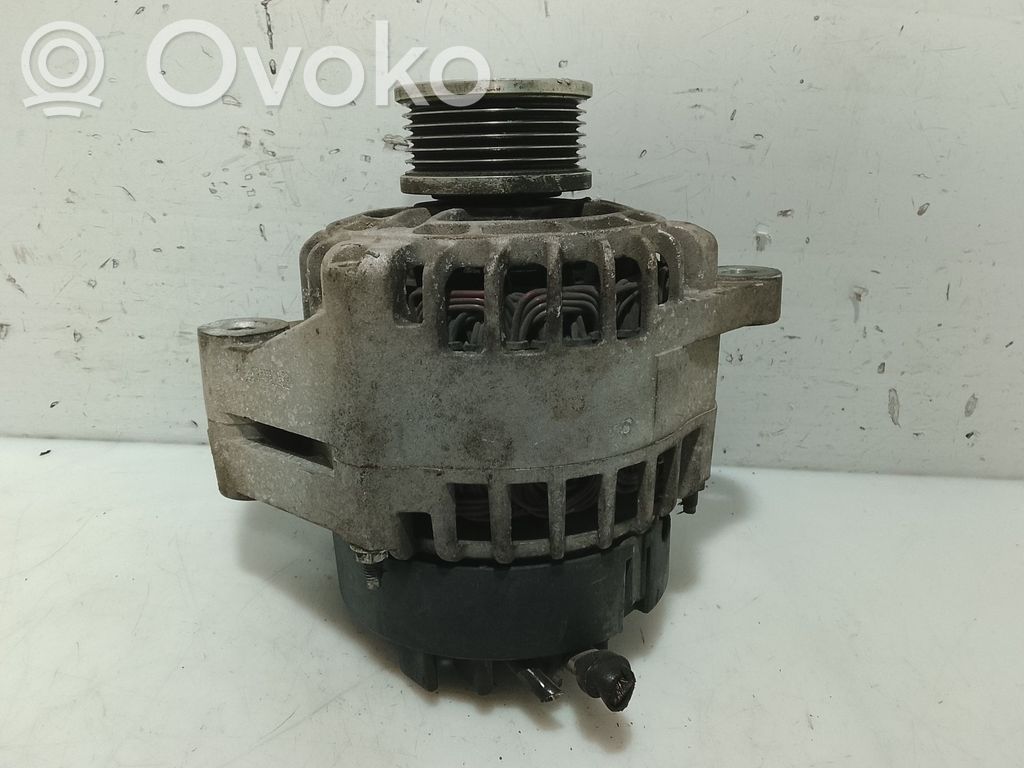 Opel Zafira B Generator/alternator 