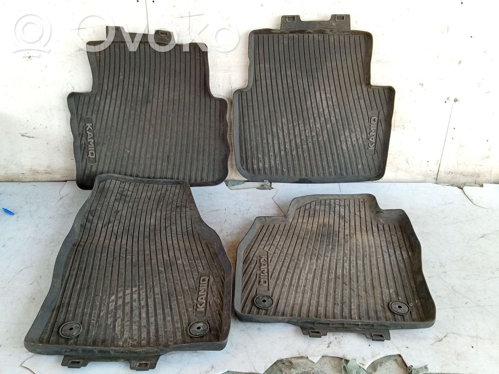 Skoda Kamiq Capac lateral zonă picioare 
