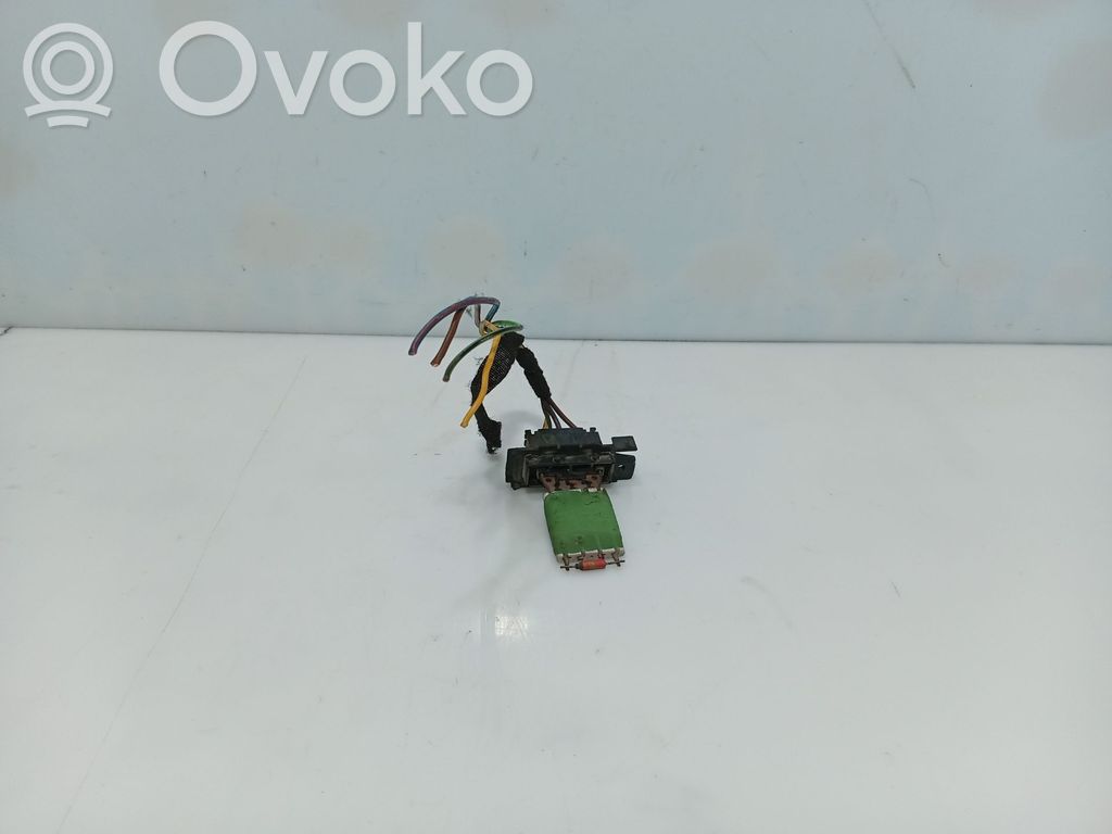Rezystor / Opornik dmuchawy nawiewu   6845796,95514669
