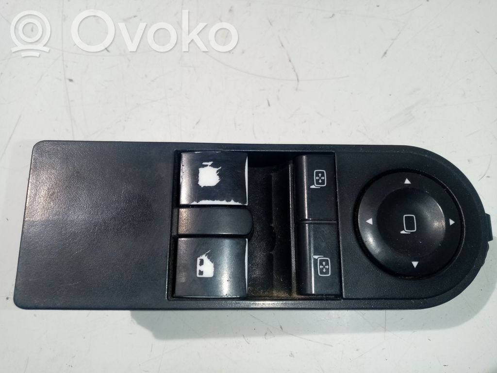 Opel Zafira B Interrupteur commade lève-vitre