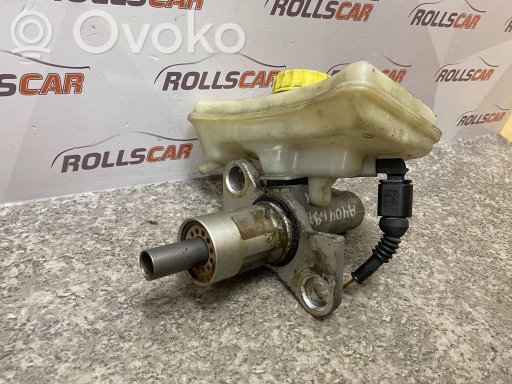 Audi A4 S4 B6 8E 8H Główny cylinder hamulca 