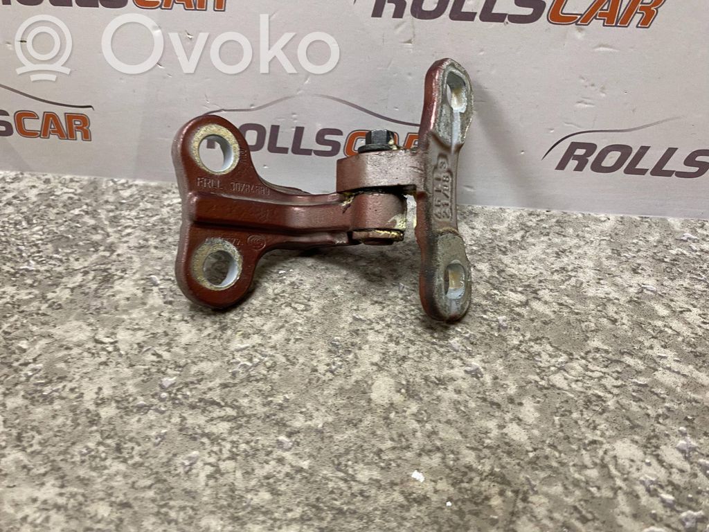 Volvo V50 Front door lower hinge 