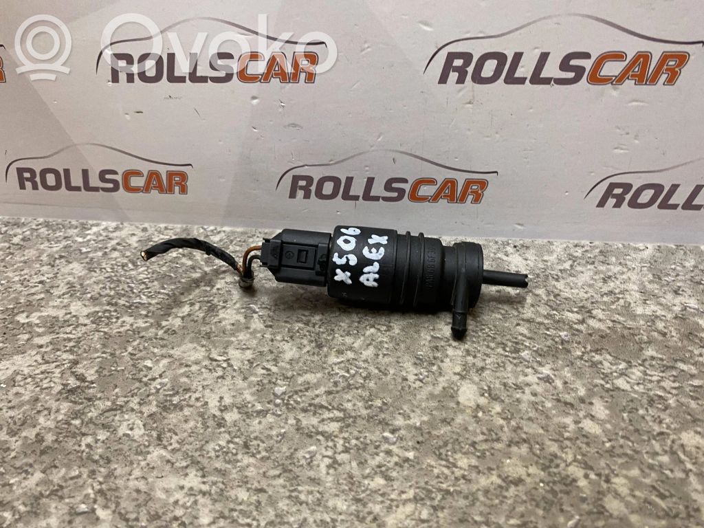 BMW X5 E53 Windscreen/windshield washer pump 