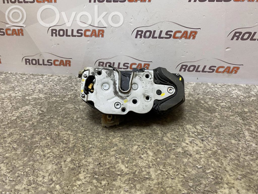Opel Insignia A Front door lock 