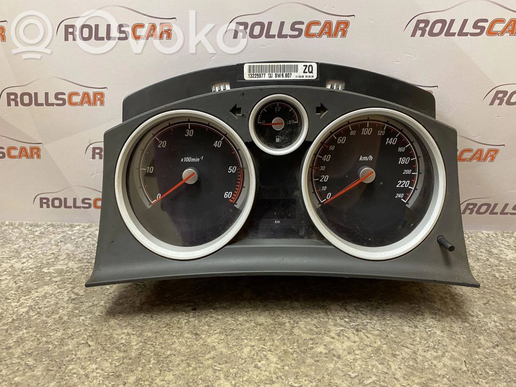 Opel Zafira B Speedometer (instrument cluster) 