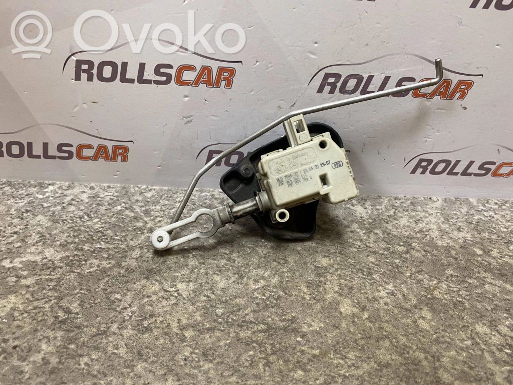 Audi A4 S4 B6 8E 8H Fuel tank cap lock motor 