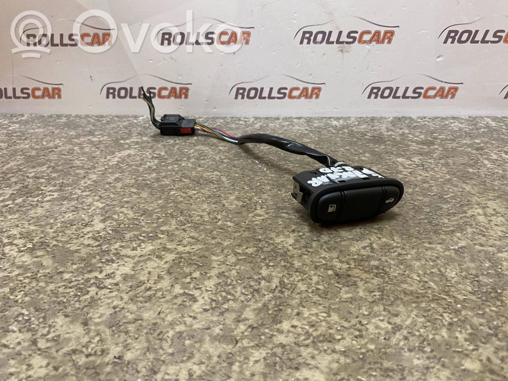 Jaguar S-Type Fuel tank opening switch 