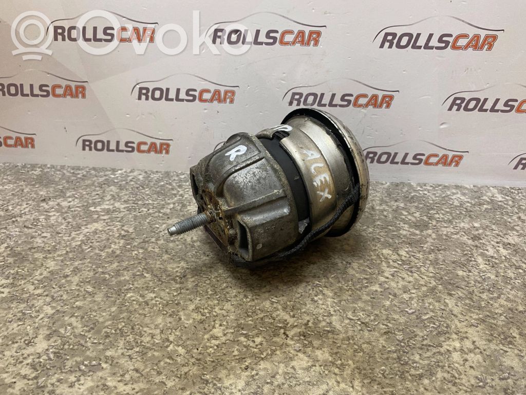 Engine mount bracket   W181134