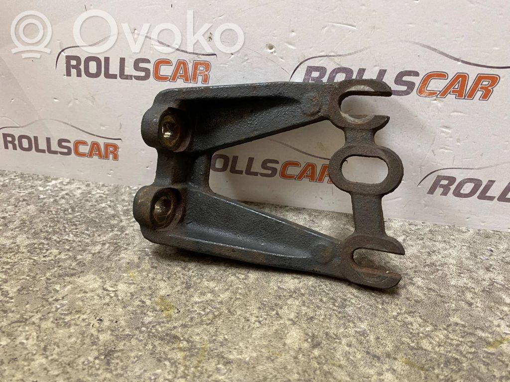 Opel Vivaro Engine mounting bracket 