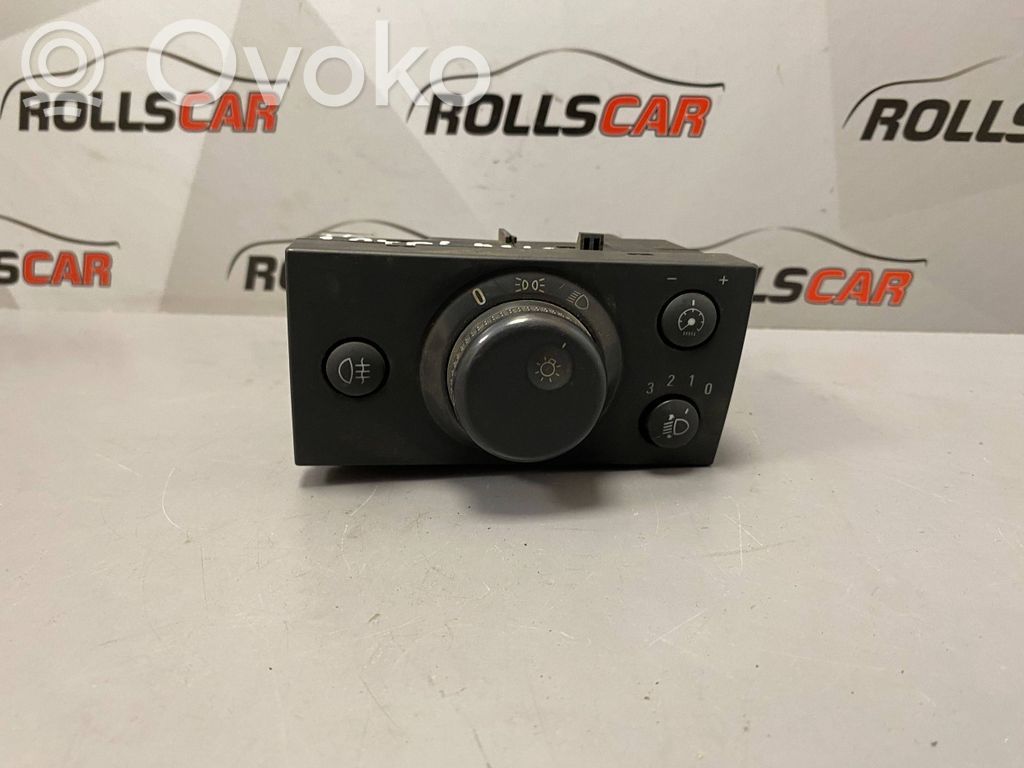 Light switch   9185884,25354403