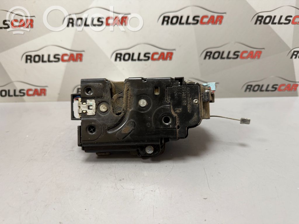 Volkswagen Caddy Front door lock 