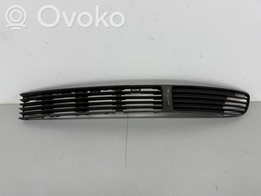 Volkswagen PASSAT B5.5 Grilă inferioară bară față 