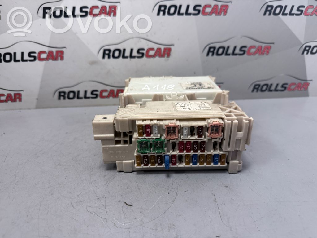 Toyota Aygo AB40 Module de fusibles 
