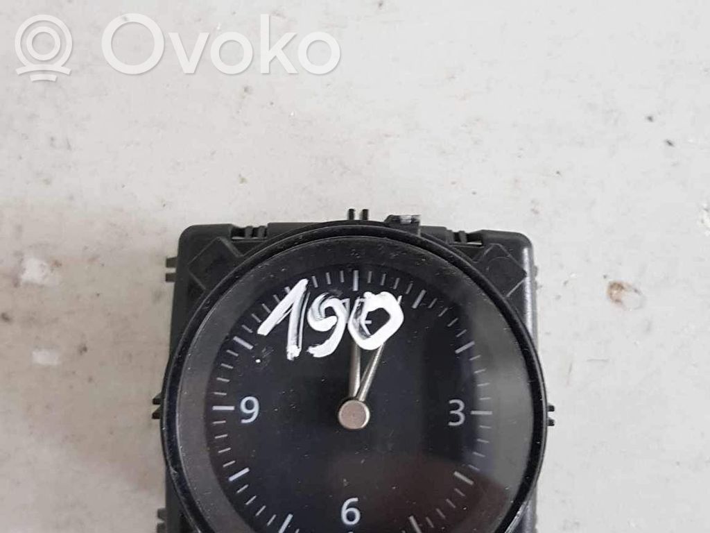 Volkswagen PASSAT B8 Dysze / Kratki środkowego nawiewu deski rozdzielczej 