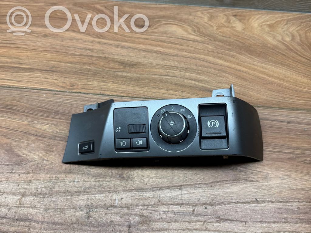 Light switch   6131694199702