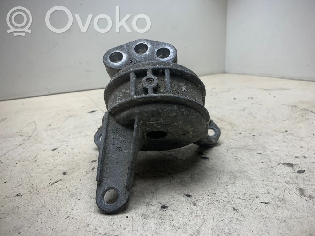 Engine mount bracket   13125627,2002581