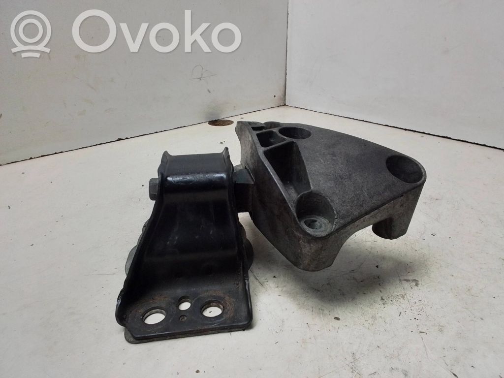 Renault Megane II Engine mount bracket 