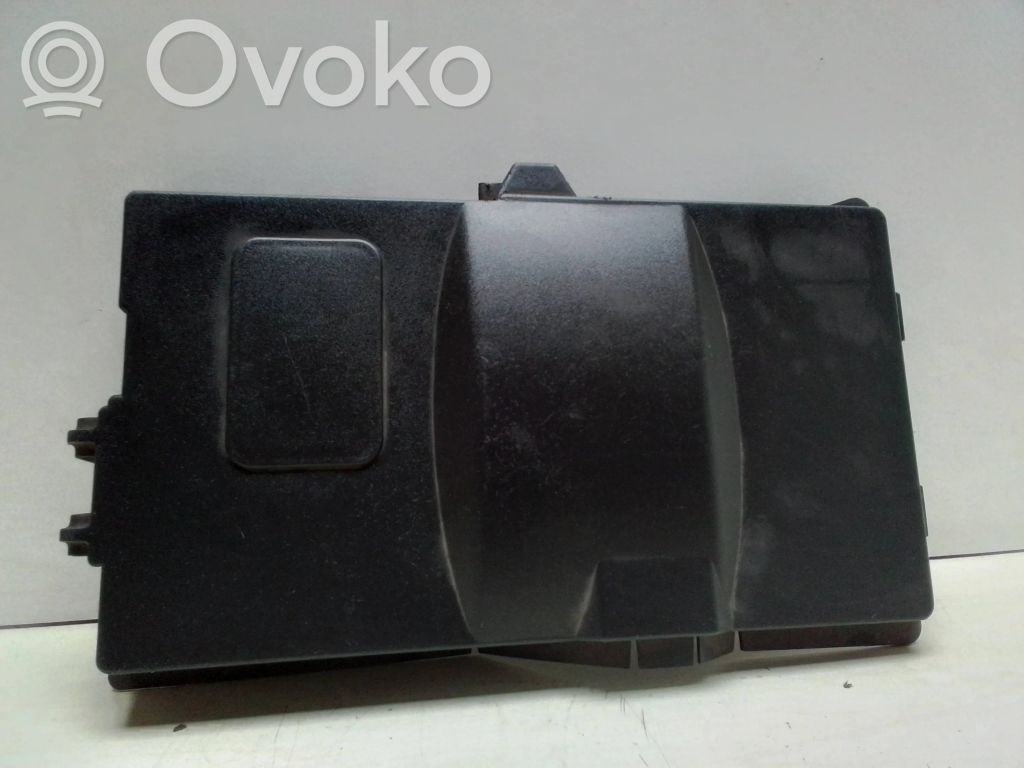 Ford Focus Pokrywa skrzynki akumulatora 