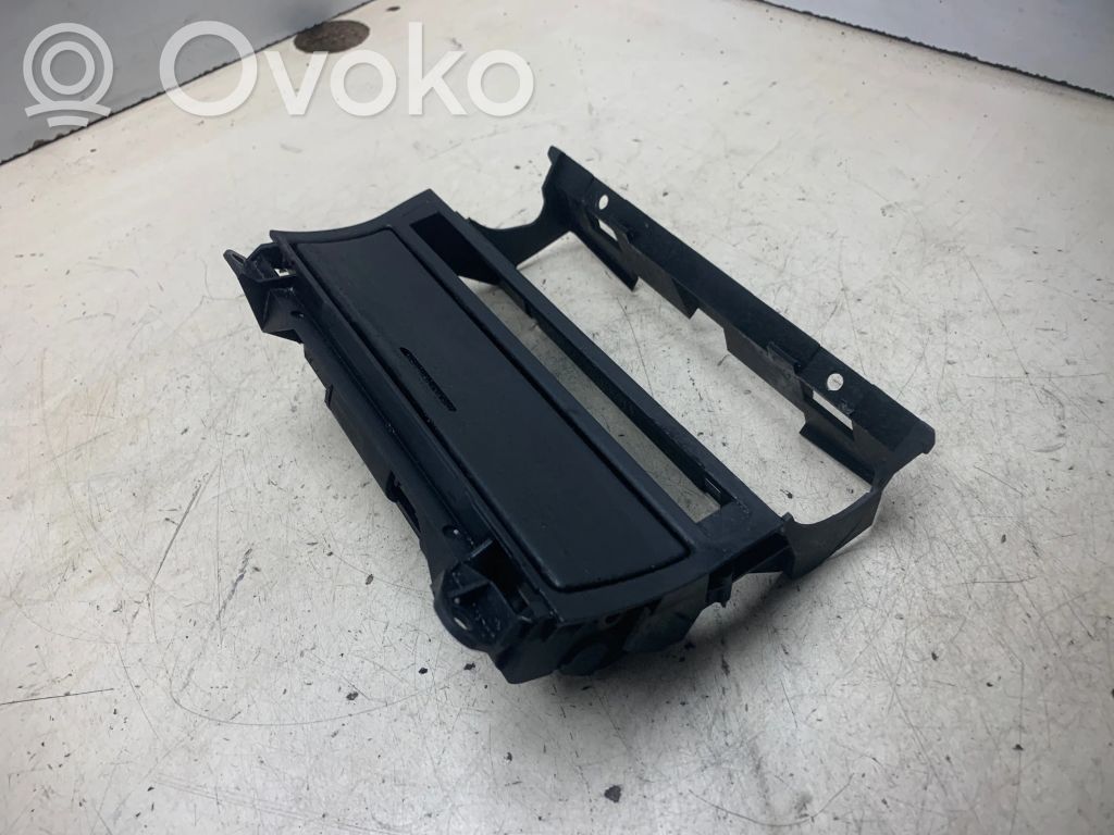 Ashtray (front)   8268887