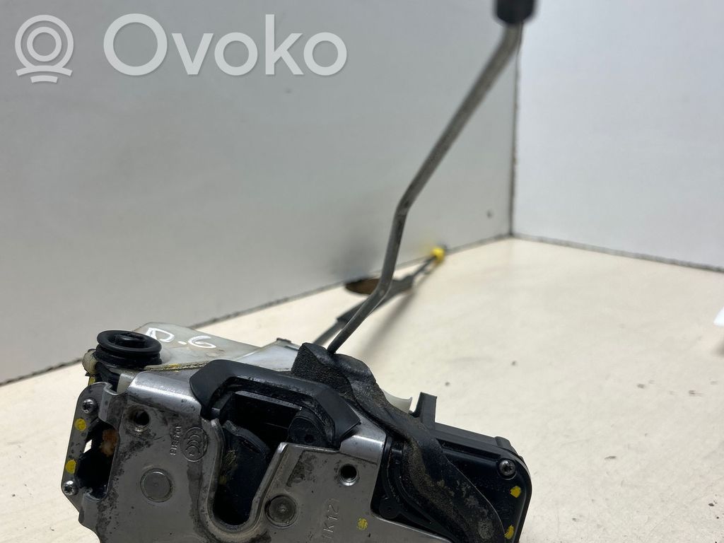 Opel Astra J Front door lock 