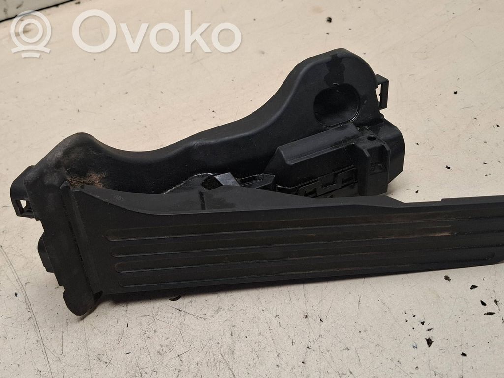 Volkswagen PASSAT B6 Pedał gazu / przyspieszenia 
