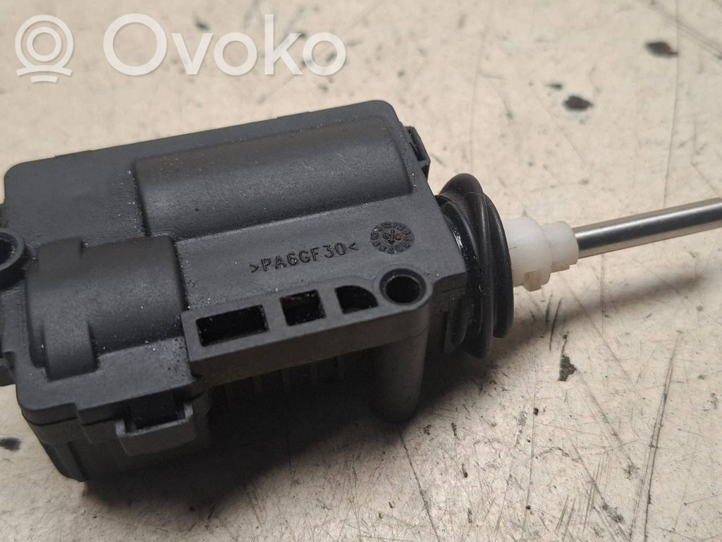 Opel Astra H Degalų bako dangtelio spynos varikliukas 