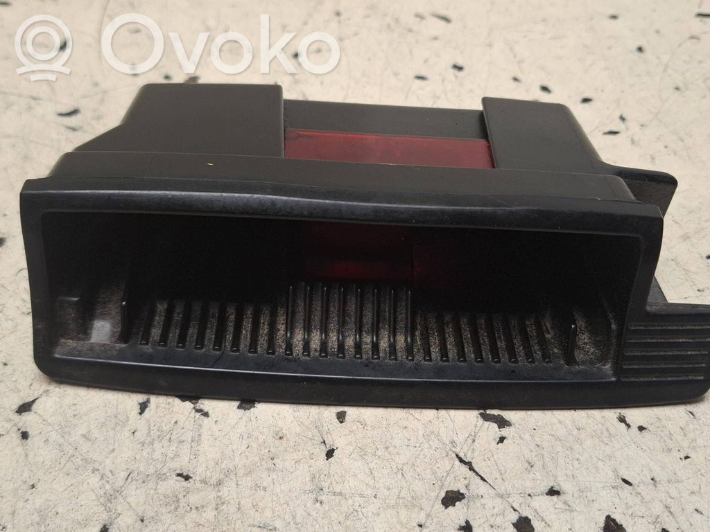 Mazda 3 I Peleninė panelėje 