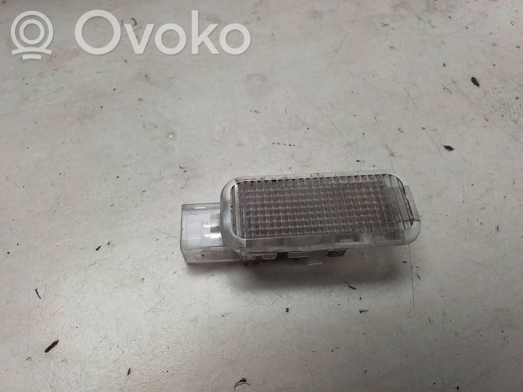 Volkswagen PASSAT B5 Éclairage de coffre 