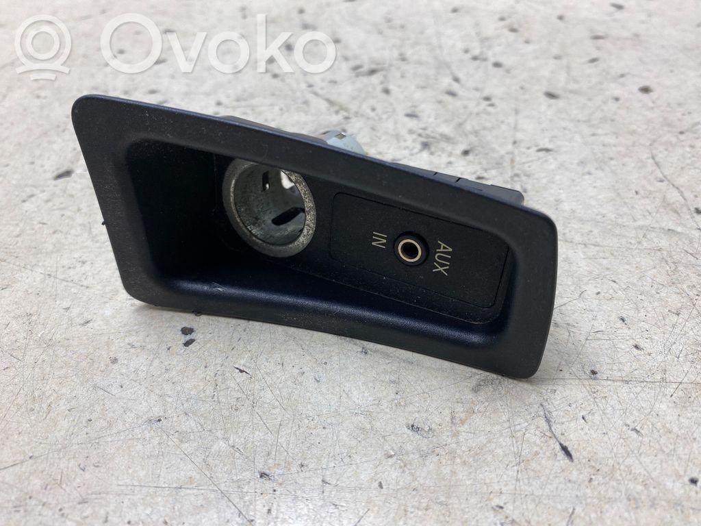 AUX-pistokeliitin   9110410