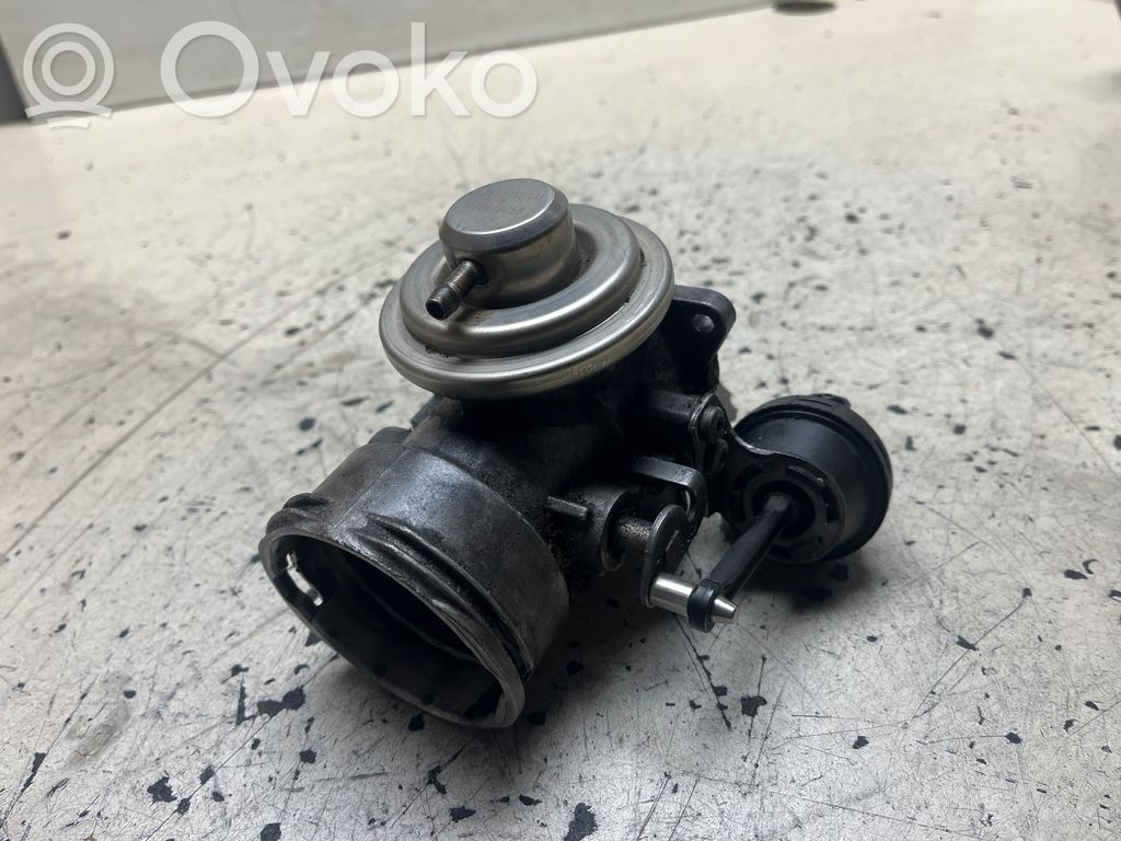 Audi A4 S4 B6 8E 8H EGR-venttiili 