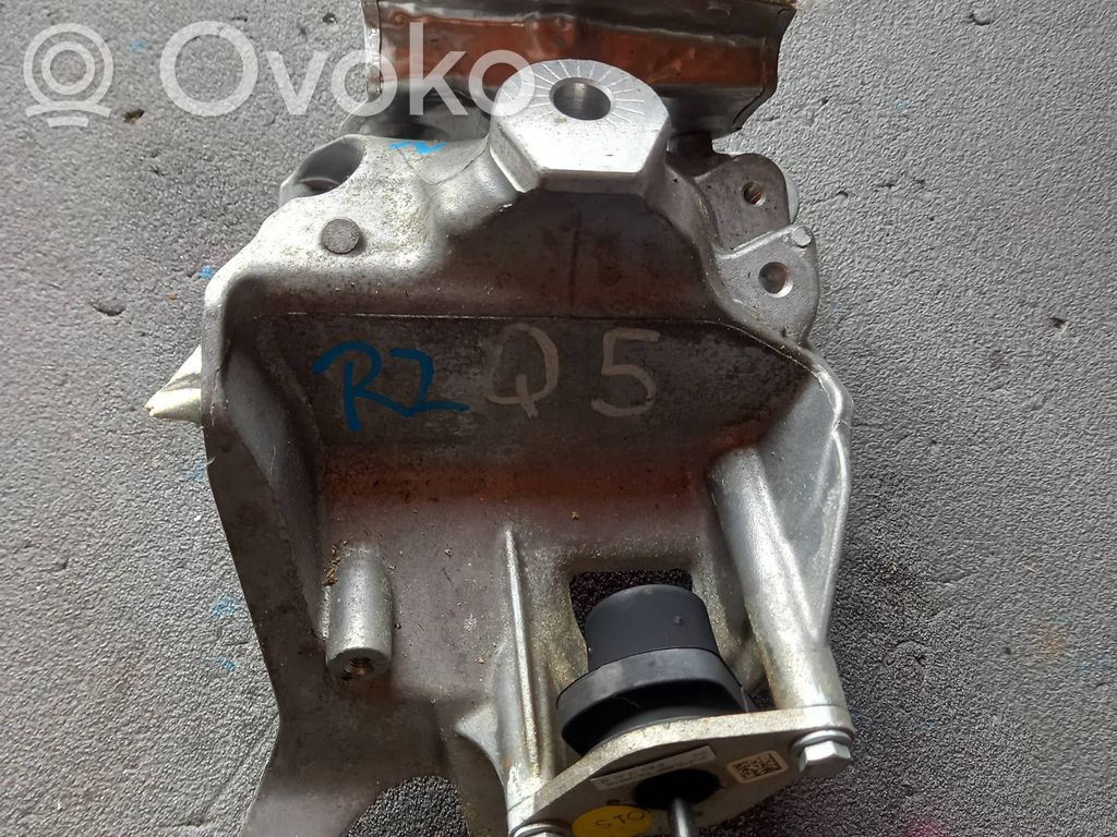 Audi Q7 4M Engine mounting bracket 