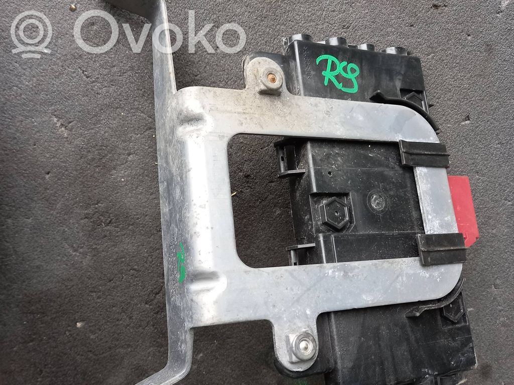 Volkswagen Crafter Ramka / Moduł bezpieczników 