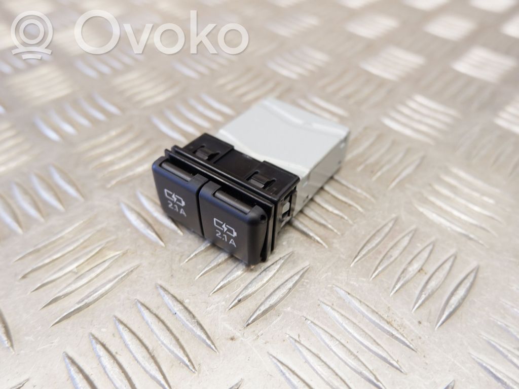 Toyota Highlander XU70 Enchufe conector USB 