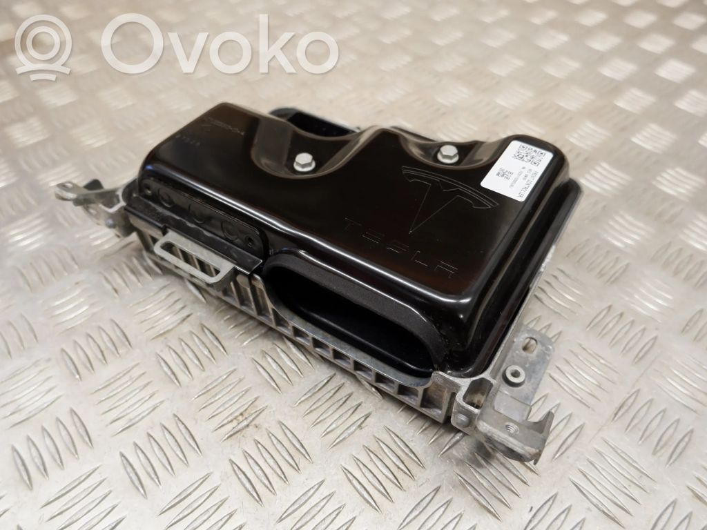 Tesla Model 3 Comfort/convenience module 