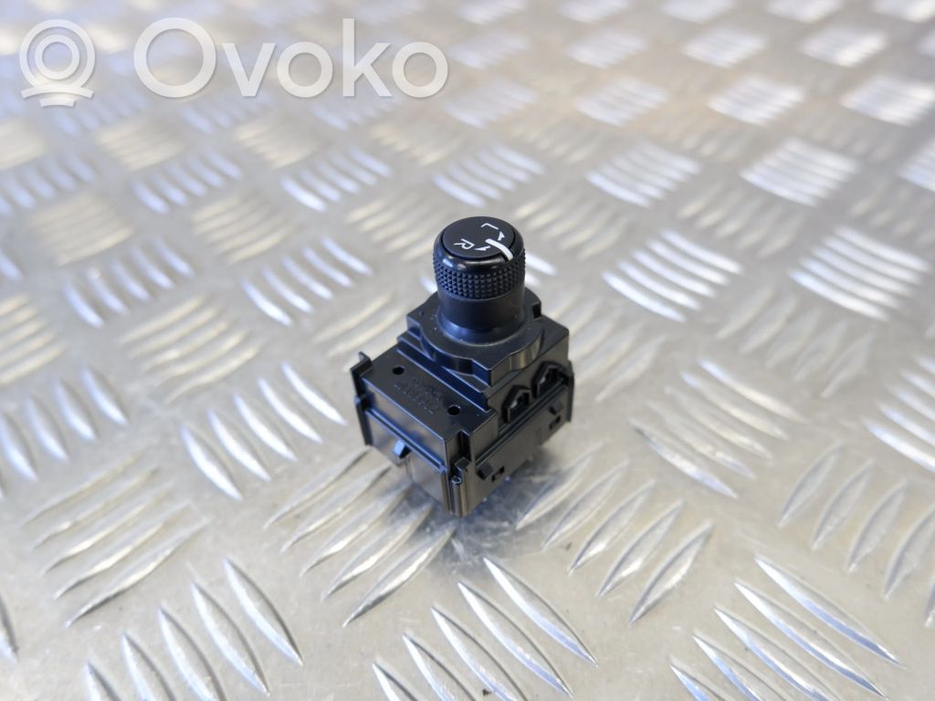 Toyota Yaris XP210 Wing mirror switch 