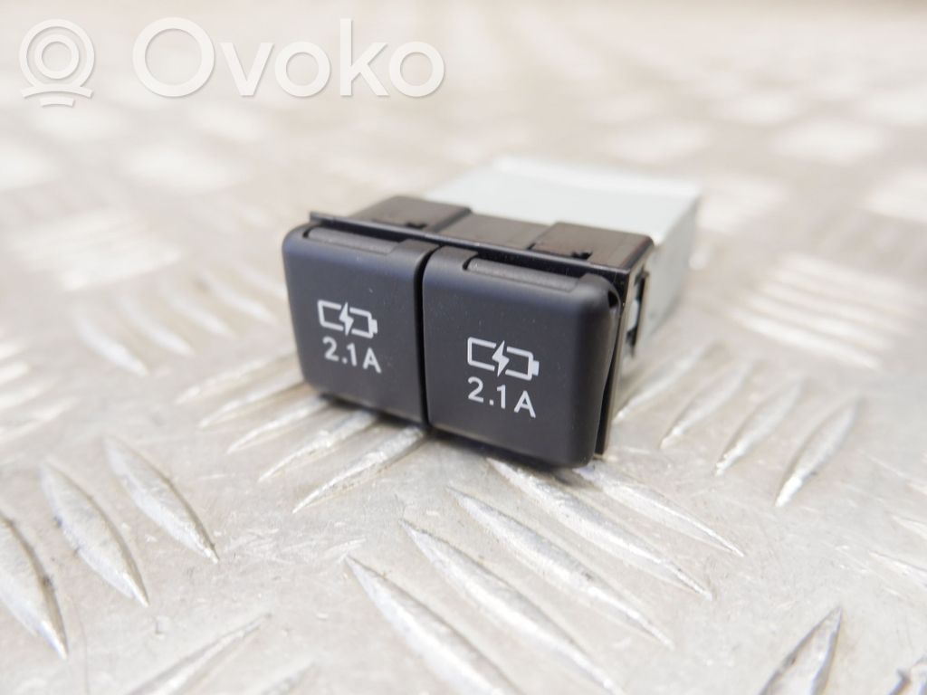 Lexus ES 300h (7th Gen) USB socket connector 