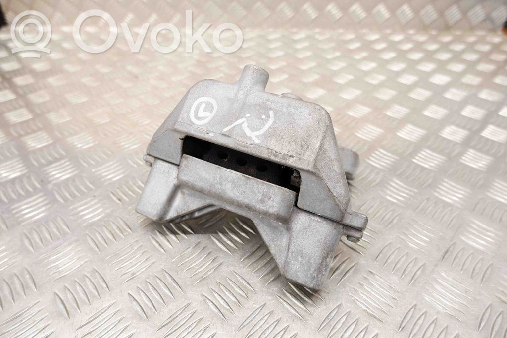 Mitsubishi Outlander Engine mount bracket 