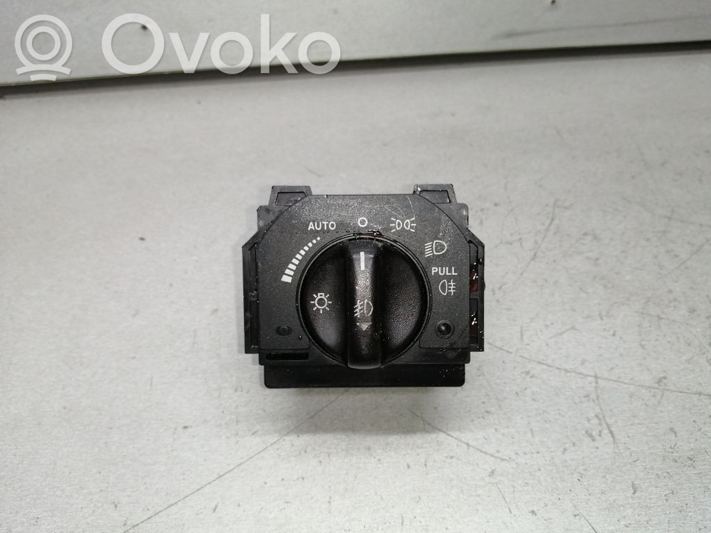 Light switch   XR8311654AC