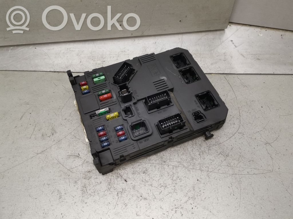 Peugeot 206 Saugiklių blokas 