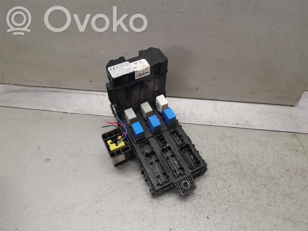 Hyundai Santa Fe Fuse module 