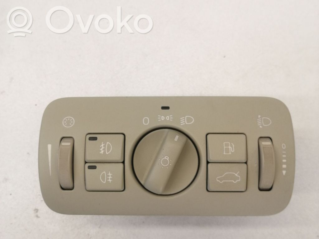 Light switch   30739423