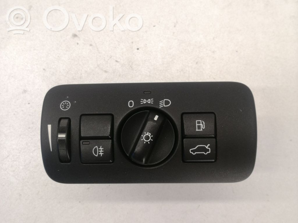 Light switch   30739412