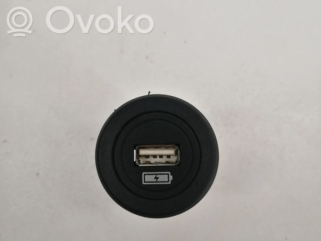 Jaguar I-Pace USB socket connector 